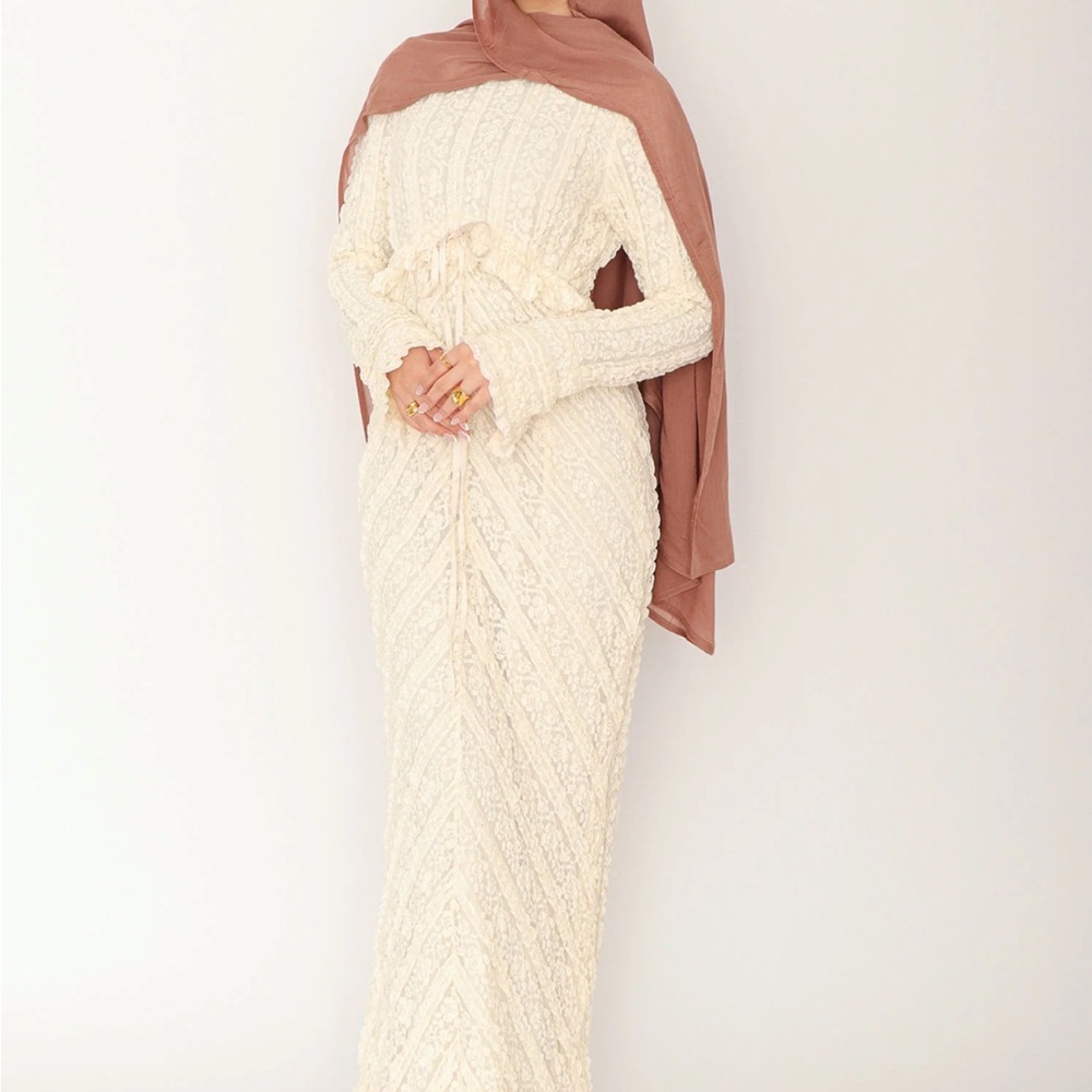 Elegant Cream Maxi Dress LAMEERA MODA